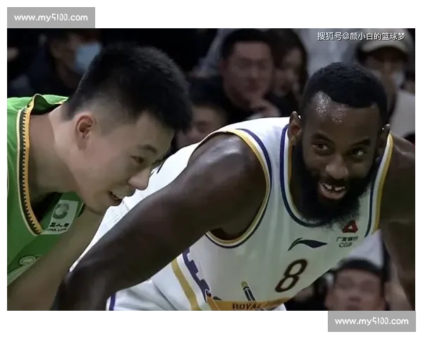 激烈对抗下篮球篮板争夺技巧与战略全面解析